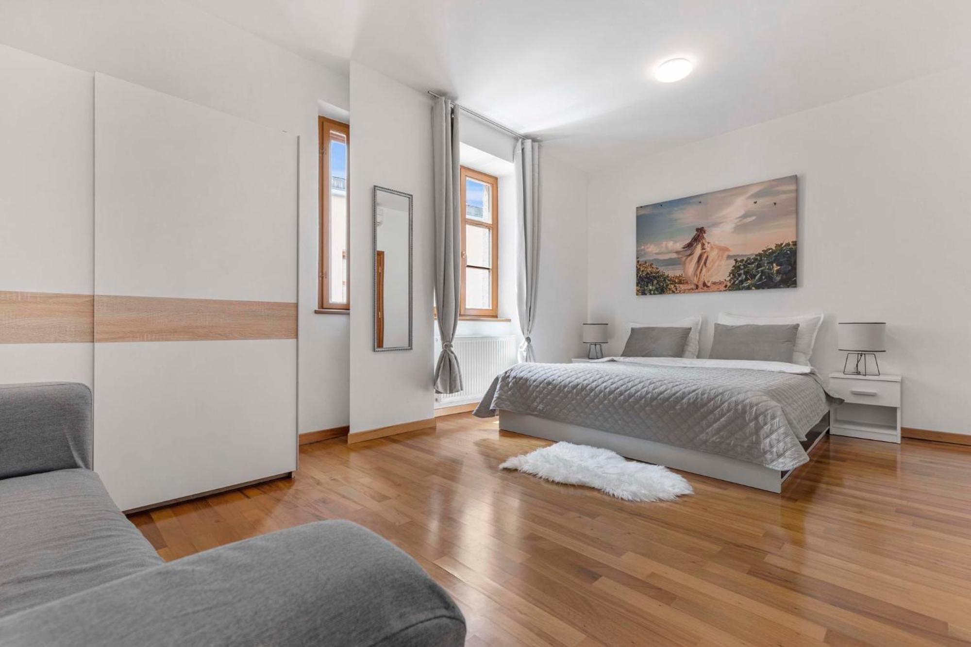 Charming Apartment In The Heart Of Братислава Екстериор снимка