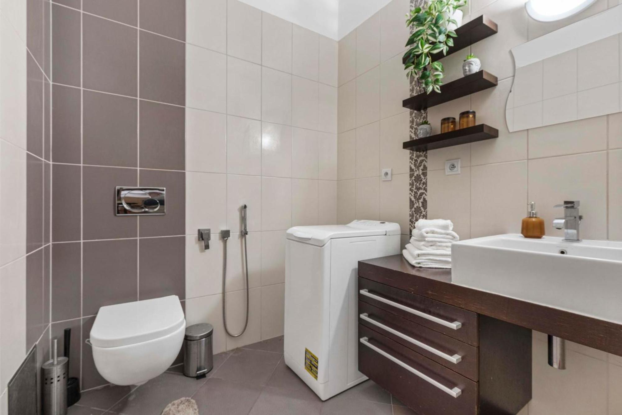 Charming Apartment In The Heart Of Братислава Екстериор снимка