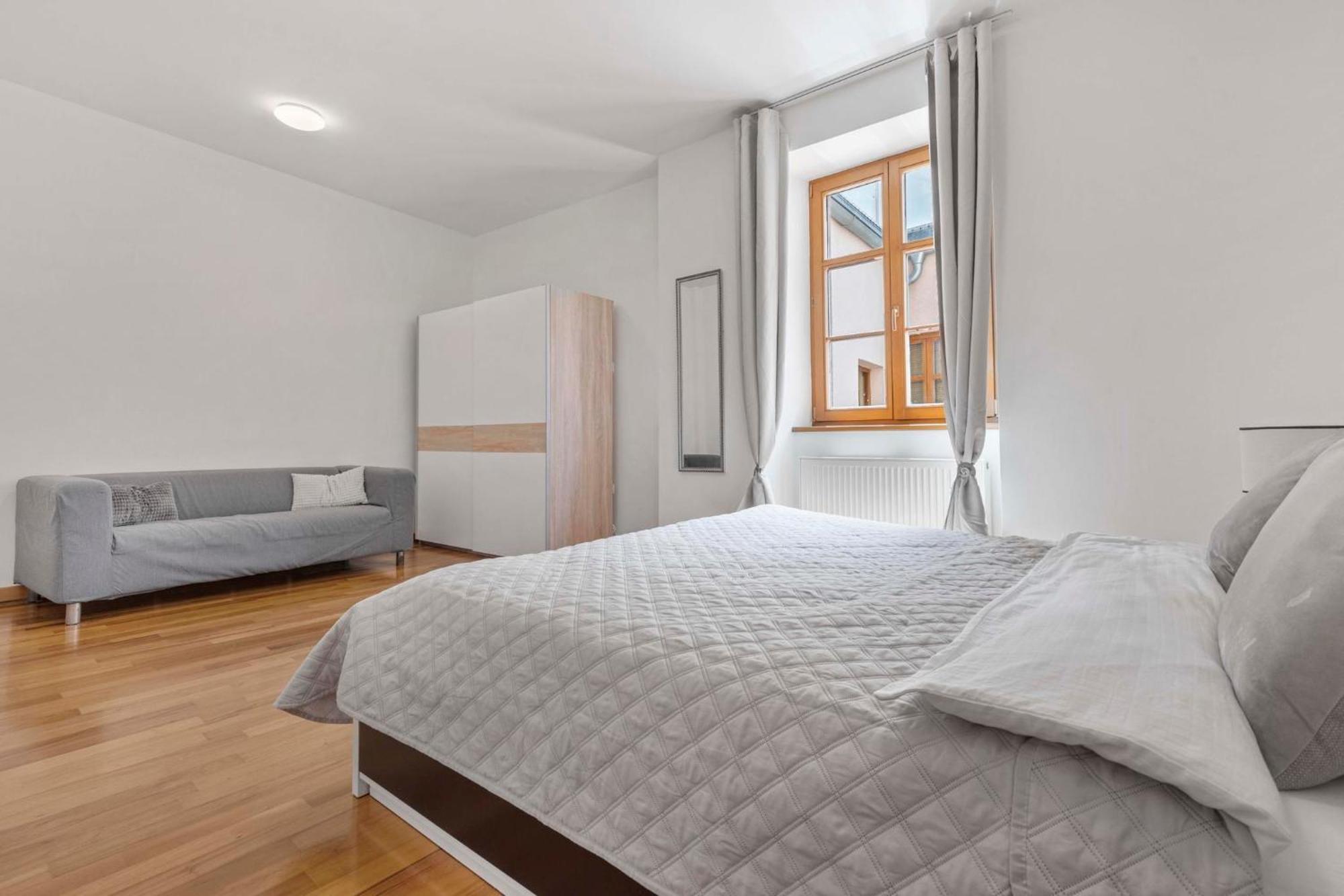 Charming Apartment In The Heart Of Братислава Екстериор снимка