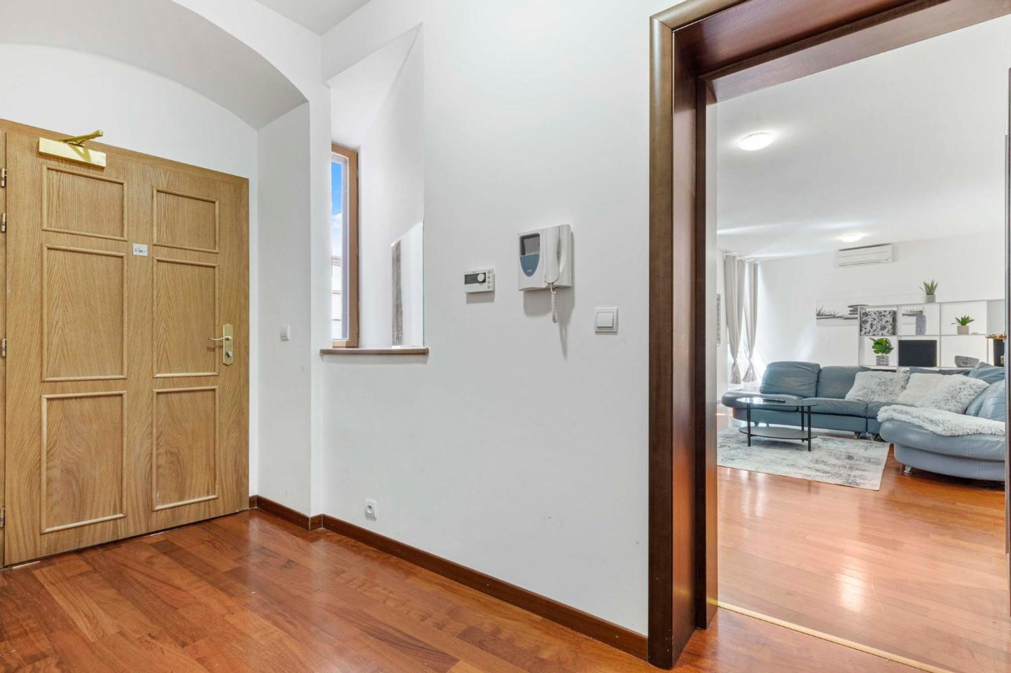Charming Apartment In The Heart Of Братислава Екстериор снимка