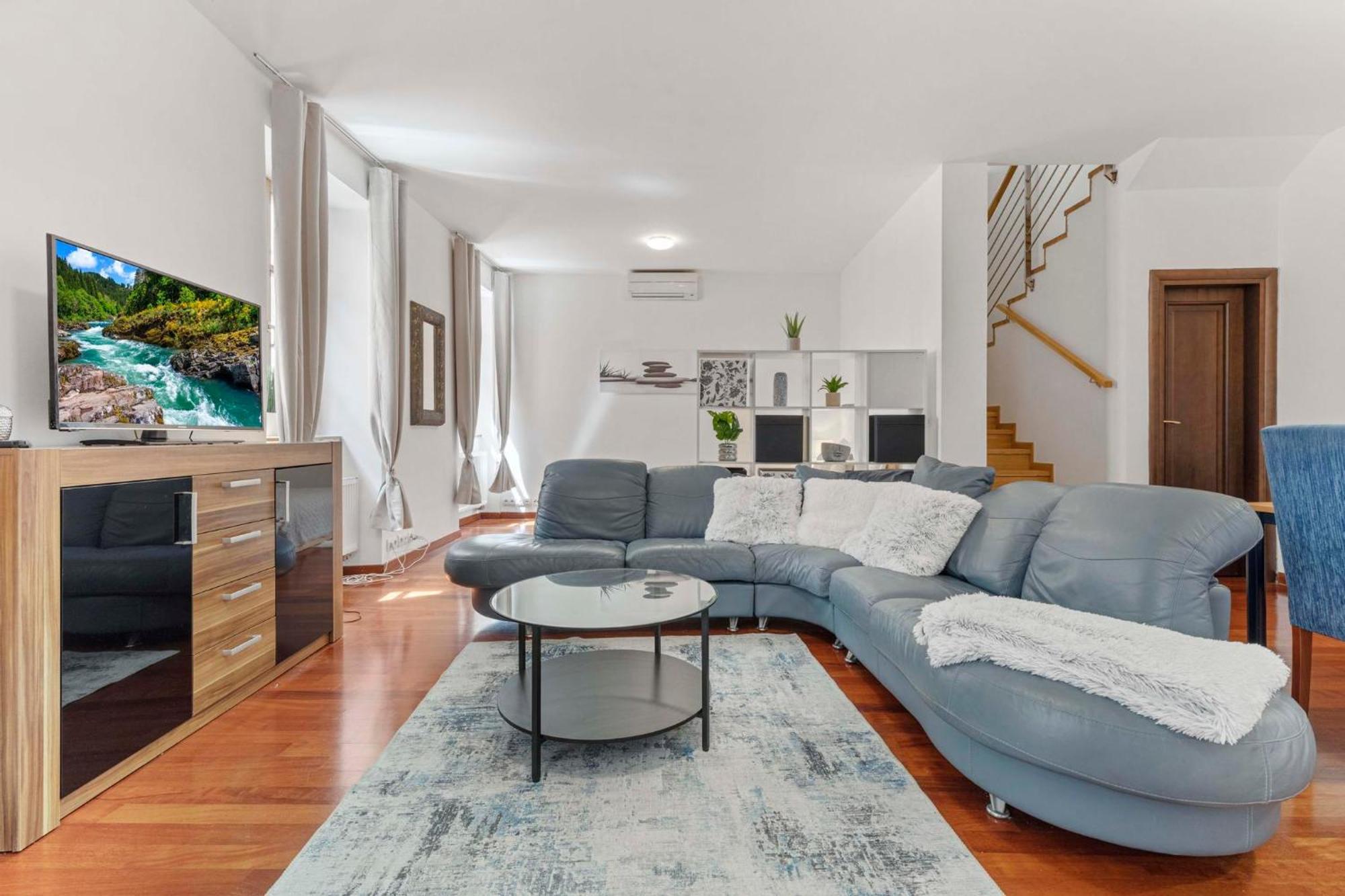 Charming Apartment In The Heart Of Братислава Екстериор снимка