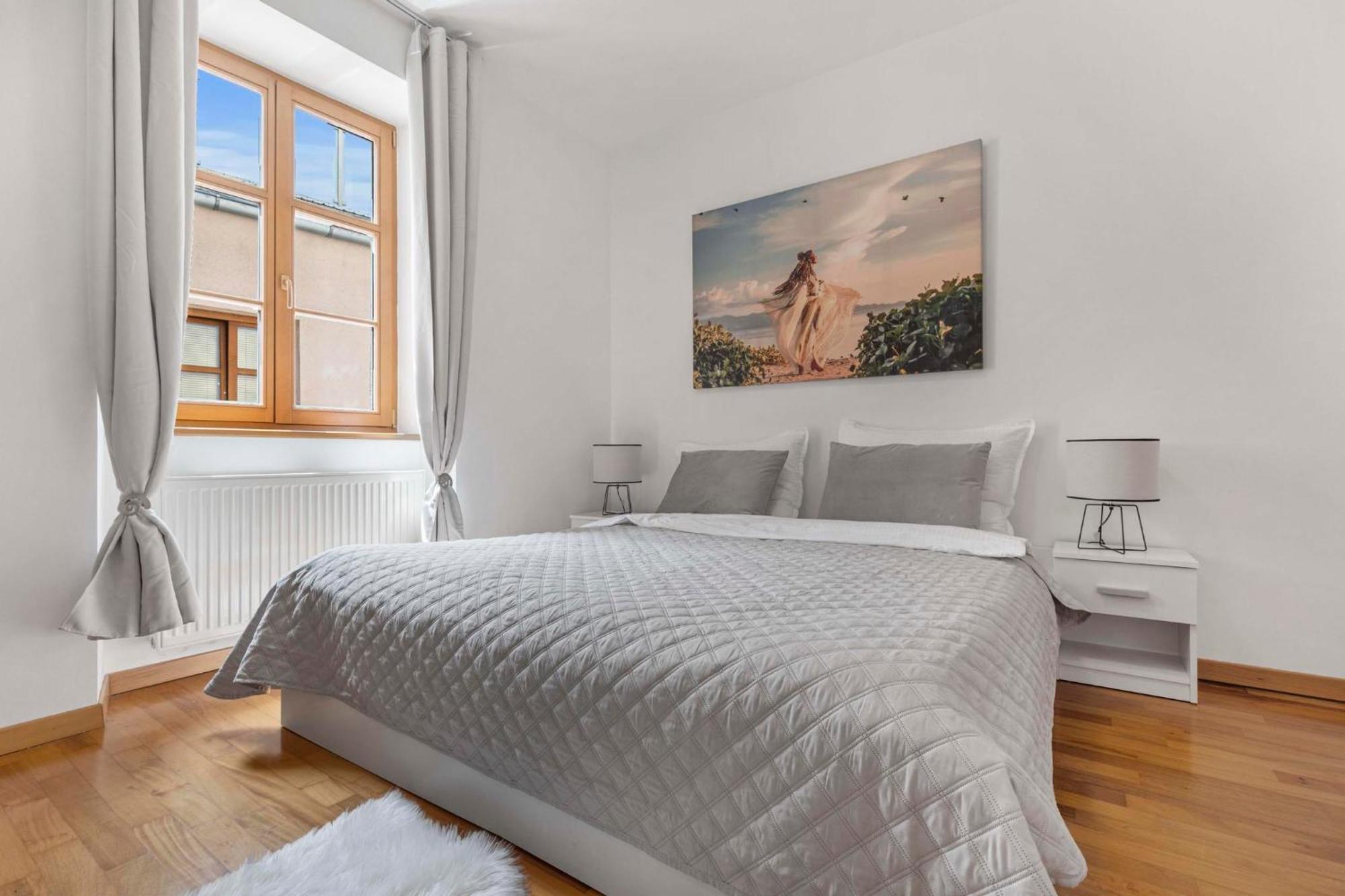 Charming Apartment In The Heart Of Братислава Екстериор снимка